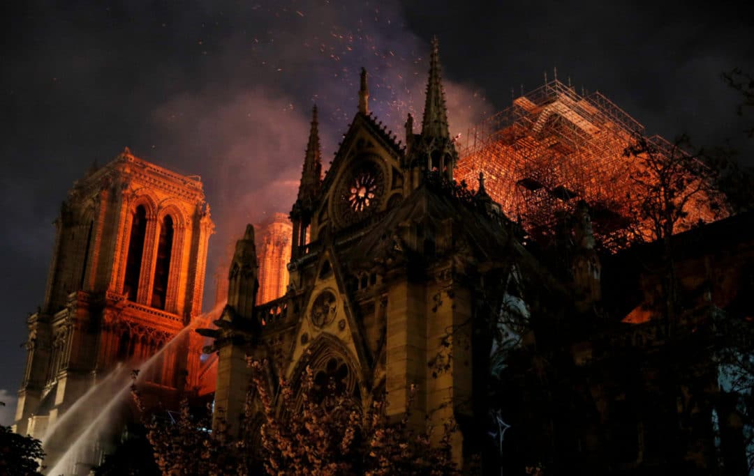 notre dame brennt